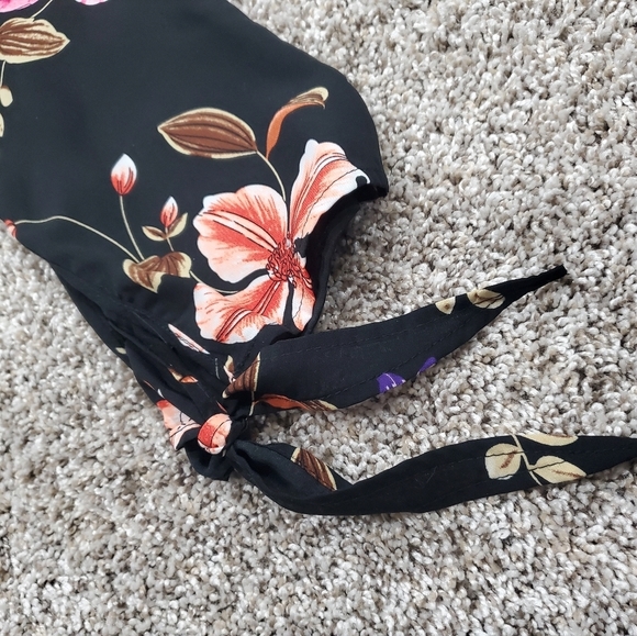 3/$25 Dex Floral Vneck blouse with tie sleeves in size small - Picture 4 of 4